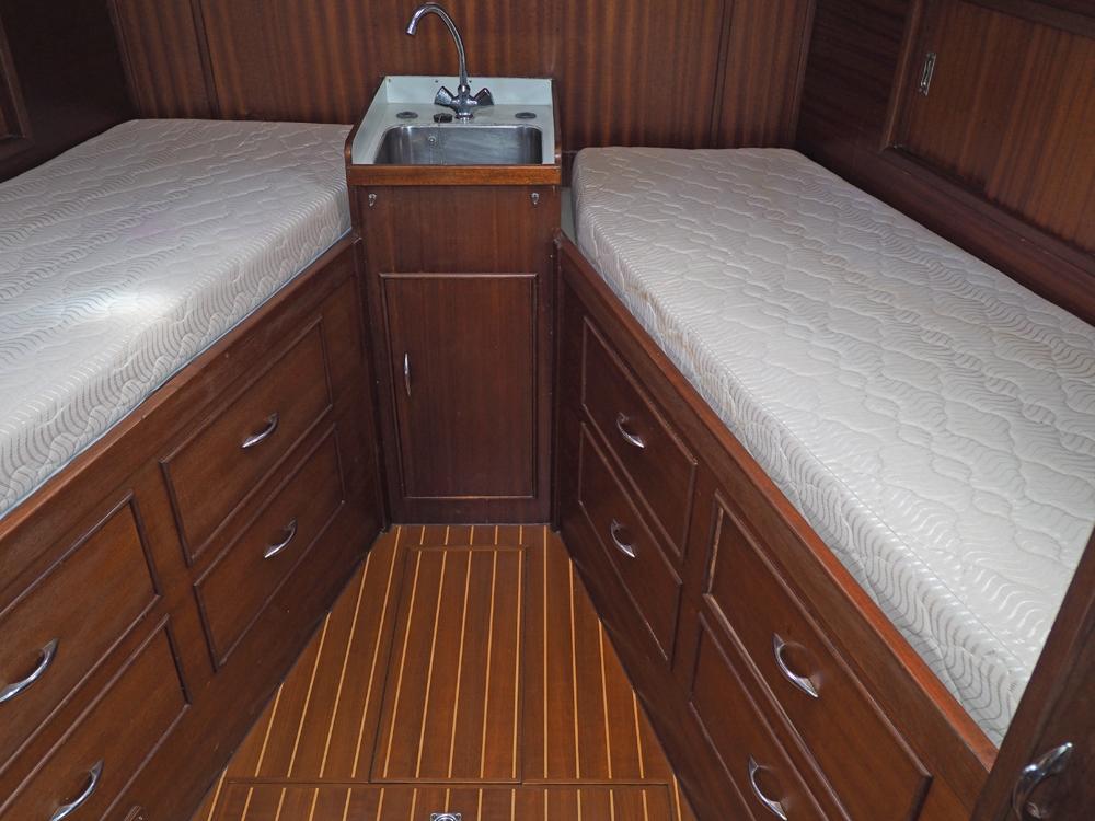 Cabin en avant, H&eacute;bergements